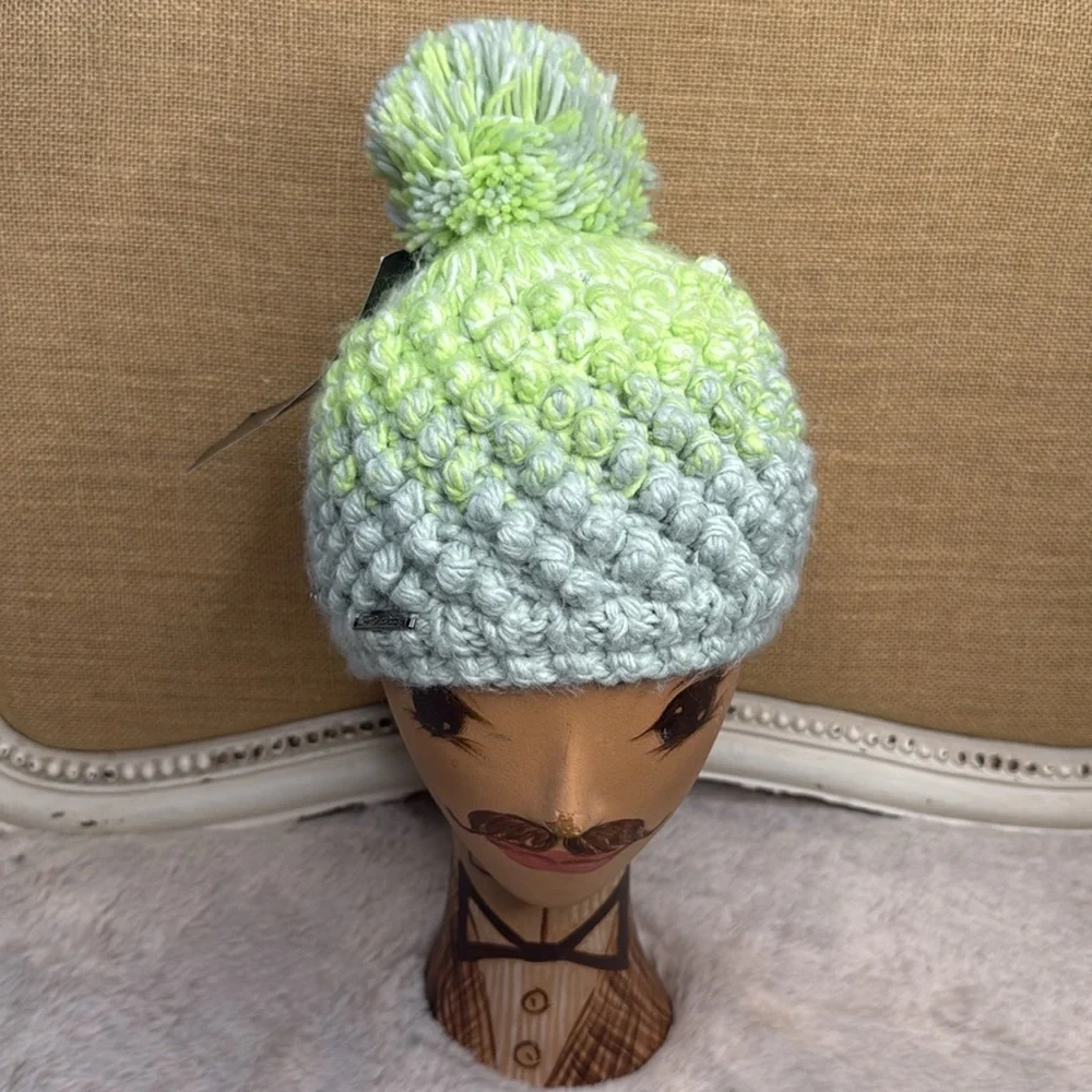 Spyder | GIRLS BRRR BERRY POM BEANIE, in Wintergreen, NWT